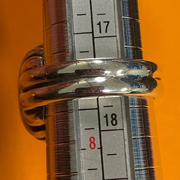 Retired large knot dome ring gold and silver
Sz 7. Has a good stamp - Picture 4 of 8